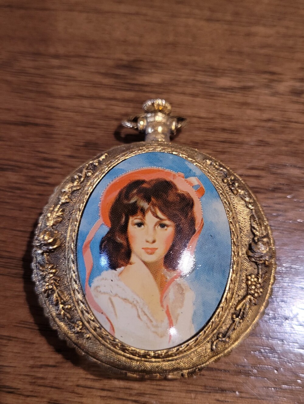 Vintage Max Factor Heirloom Compact Gold Tone Opens To Mirror And Pressed Powder
